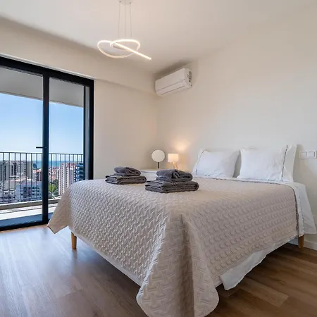 New 2 Bedroom With Pool & Ocean View Appartement