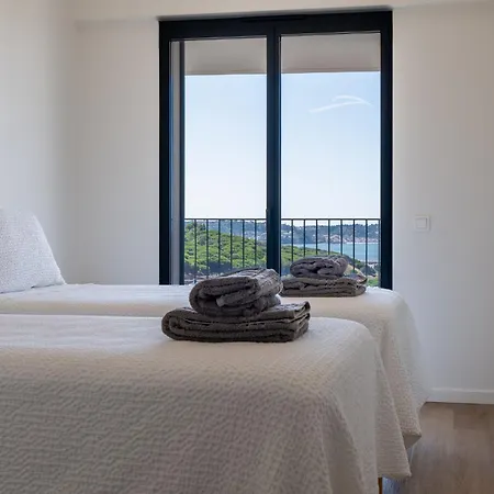 New 2 Bedroom With Pool & Ocean View Appartement Algés